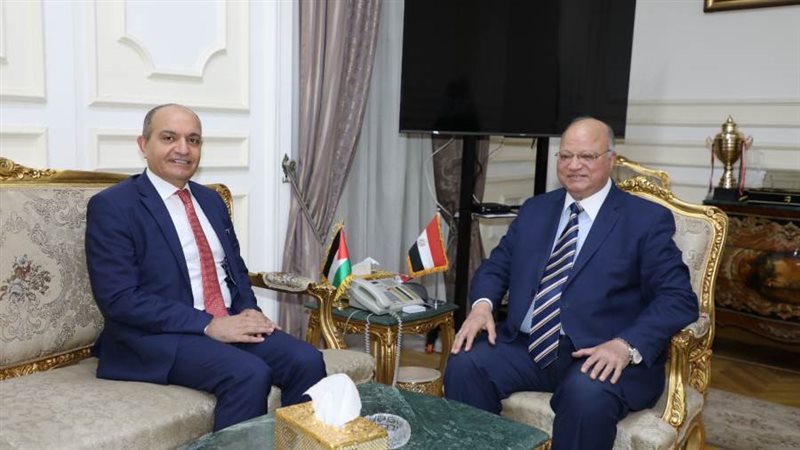 محافظ القاهرة وسفير