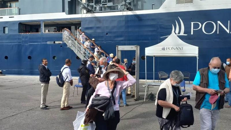 فوج سياحى من جنسيات