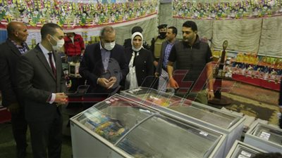 محافظ كفر الشيخ يتفقد معارض 