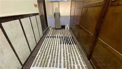 إحباط محاولة أحد العناصر الإجرامية لإعادة تدوير وخلط مخدر الحشيش بالإسكندرية