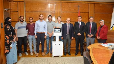 رئيس جامعة أسيوط يتابع خطوات تطبيق الكارت الذكي على طلاب الجامعة