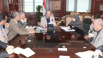 أهالي عزبة عبد الستار يطالبون برصف طريق ومحافظ بنى سويف يستجيب 