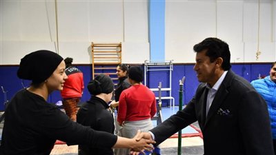 وزير الرياضة يشهد تدريب المنتخبات الوطنية بالمركز الأولمبى بالمعادى