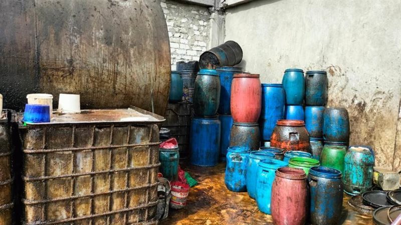 ضبط مصنع لتجميع الزيوت