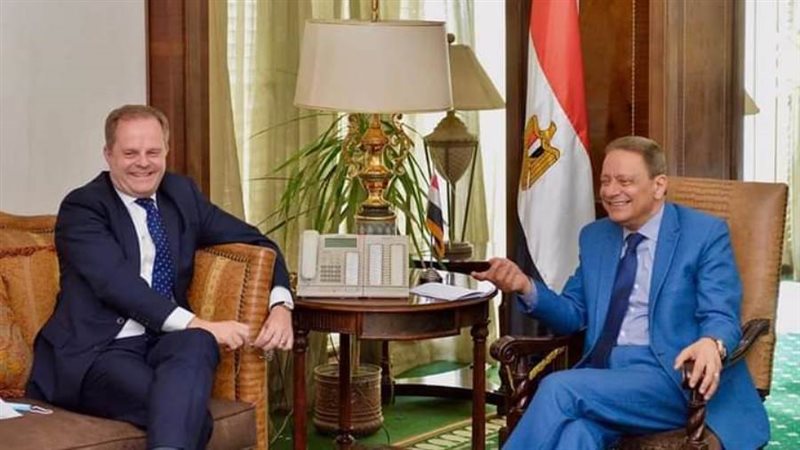 كرم جبر والسفير البريطانى