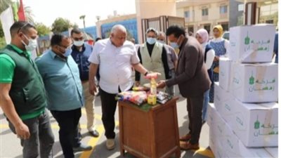 محافظ الوادي الجديد يشارك في فاعلية وصول 10 آلاف كرتونة مواد غذائية 