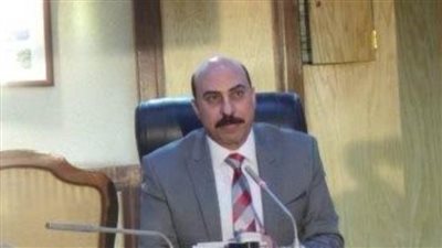 محافظ أسوان يتفقد انتظام العمل داخل مواقف السرفيس بعد تحريك أسعار الوقود