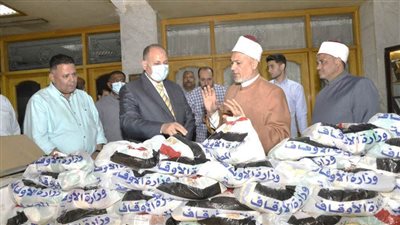 انطلاق قافلة وزارة الأوقاف لتوزيع 29 طنا من لحوم صكوك الإطعام بأسيوط