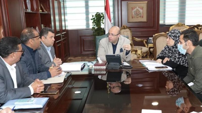 محافظ بنى سويف يلتقى