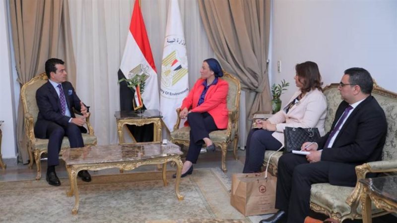 وزيرة البيئة خلال