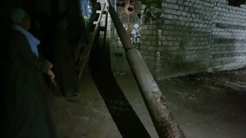 سقوط عمود إنارة بالقرية