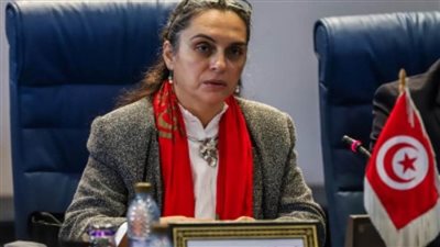 وزيرة البيئة التونسية تترأس اجتماعا عاجلا لمتابعة حادث غرق سفينة محملة بالوقود