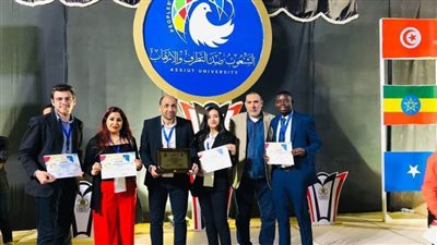 طلاب حلوان يشاركون في أسبوع الشعوب ضد التطرف والإرهاب بجامعة أسيوط