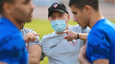 فيريرا يجتمع بلاعبي الزمالك قبل مران اليوم 