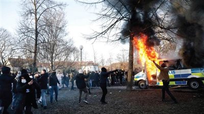 السويد.. إصابة 3 متظاهرين بالرصاص خلال احتجاج ضد حركة يمينية متطرفة