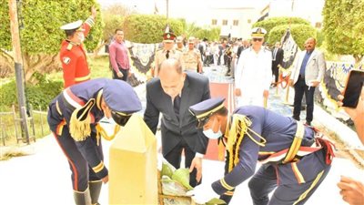 احتفالًا بالعيد القومي لأسيوط.. وضع إكليل الزهور على النصب التذكاري لشهداء بني عديات