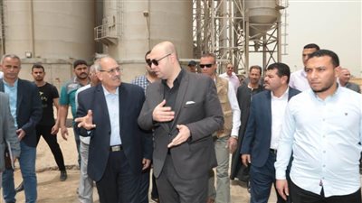 محافظ بني سويف يتفقد صوامع تخزين القمح بكوم أبو راضي