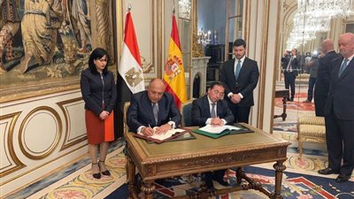 وزير الخارجية ونظيره الإسباني يوقعان مذكرة تفاهم للتعاون في مجال الدراسات الدبلوماسية