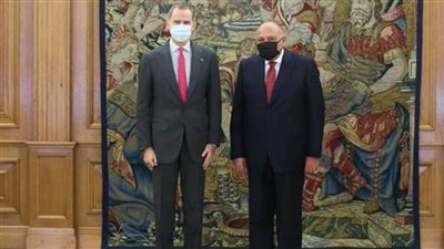 ملك إسبانيا يستقبل سامح شكري بالعاصمة مدريد