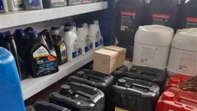 ضبط 12 جركن زيت سيارات مجهول المصدر بالشرقية 