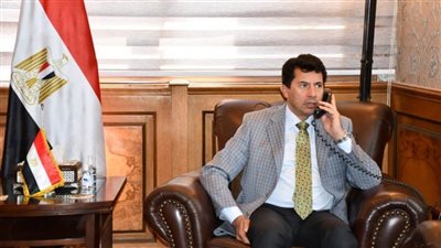 وزير الرياضة يطمئن على حكم مباراة مركزى شباب الفهميين ووراق العرب.. وقرار صارم 