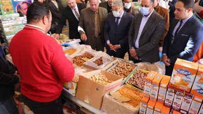 محافظ المنيا يوجه بتكثيف الحملات لضبط الأسواق والتأكد من توافر جميع السلع الغذائية