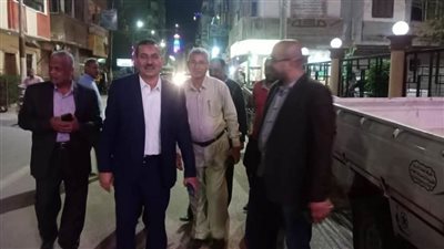 حملات مكثفة لرفع الإشغالات والمخالفات بالسوق البراني بطهطا في سوهاج