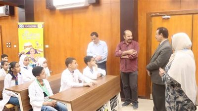 رئيس جامعة الوادي الجديد يتفقد فعاليات تنفيذ مبادرة «جامعة الطفل»