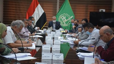 محافظ القليوبية يلتقى مستثمري منطقتي 