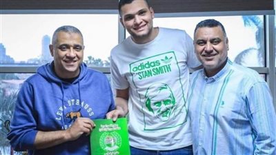 الأهلي يُمدد عقد محمد عادل لاعب الطائرة 4 مواسم