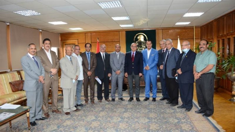 رئيس جامعة أسيوط