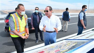 عاجل.. الرئيس السيسي يتفقد أعمال التطوير على امتداد طريق القاهرة السويس