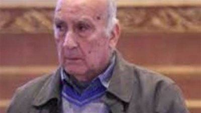 أحمد مصطفى.. 