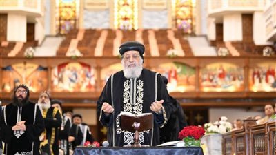 البابا تواضروس يصلي 