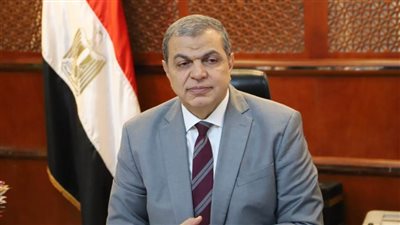 القوى العاملة: الإمارات تحدد خطوات تجديد تأشيرة الإقامة وإجراءات السفر ومدة الإقامة