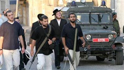 إصابة ثلاثة فلسطينيين برصاص مستوطنين إسرائيليين في الخليل