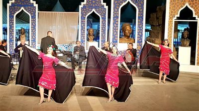 جماهير الجمالية تتفاعل مع فلكلور الإسكندرية بسور القاهرة الفاطمية
