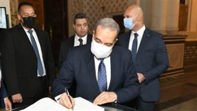 وزير الدولة للإنتاج الحربي يحضر قداس عيد القيامة المجيد نيابة عن رئيس الوزراء