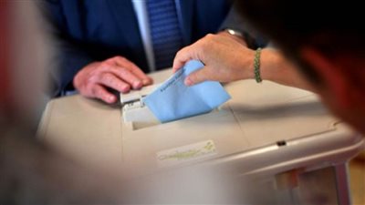 الفرنسيون يصوتون في جولة إعادة حاسمة بانتخابات رئاسية يترقبها العالم