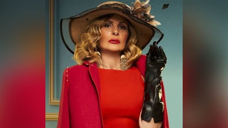 الفنانة يسرا