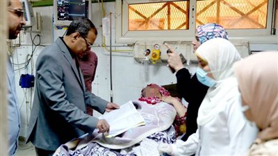 رئيس جامعة سوهاج يتفقد أقسام المستشفى الجامعي 