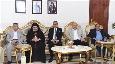 رئيس جامعة سوهاج يزور كنائس 