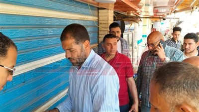 غلق المحال التجارية غير المرخصة بعاصمة كفر الشيخ