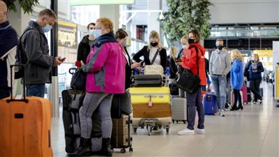 كندا تواصل تخفيف قواعد السفر الخاصة بالجائحة