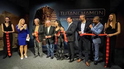 د. زاهي حواس يفتتح معرضًا لمستنسخات الملك توت عنخ آمون بجمهورية التشيك