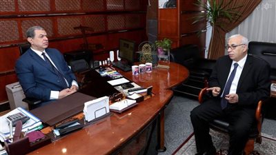 وزير القوى العاملة في حوار مع رئيس تحرير 