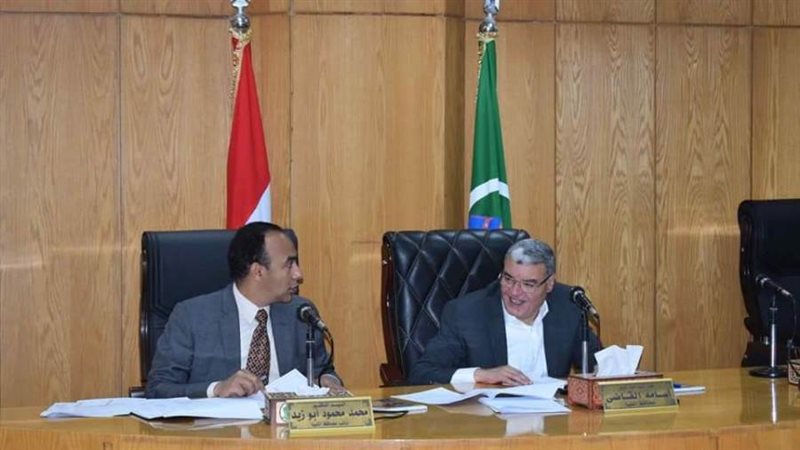 محافظ المنيا خلال