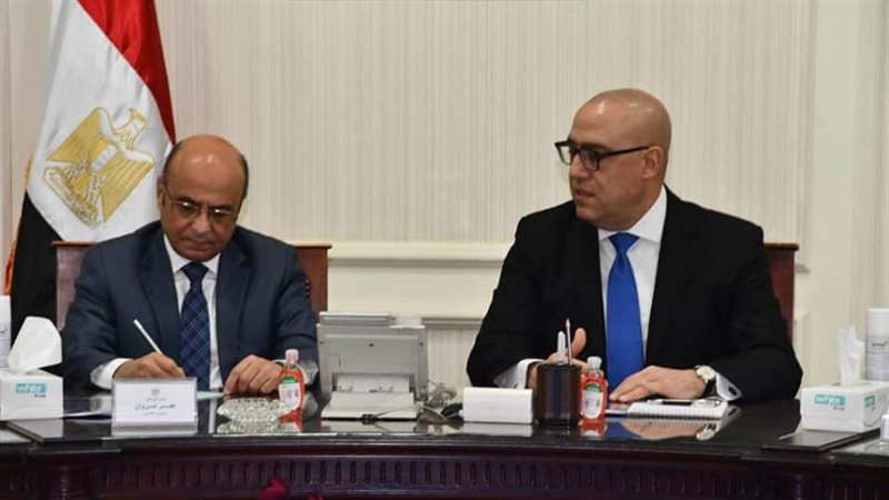 اجتماع مع مسؤولى