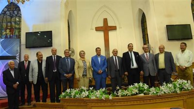  رئيس جامعة أسيوط يزور عددا من الكنائس والأديرة لتقديم التهنئة بعيدالقيامة المجيد