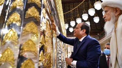 الرئيس السيسي يفتتح مسجد الحسين بعد أعمال التجديد الشاملة × 15 صورة